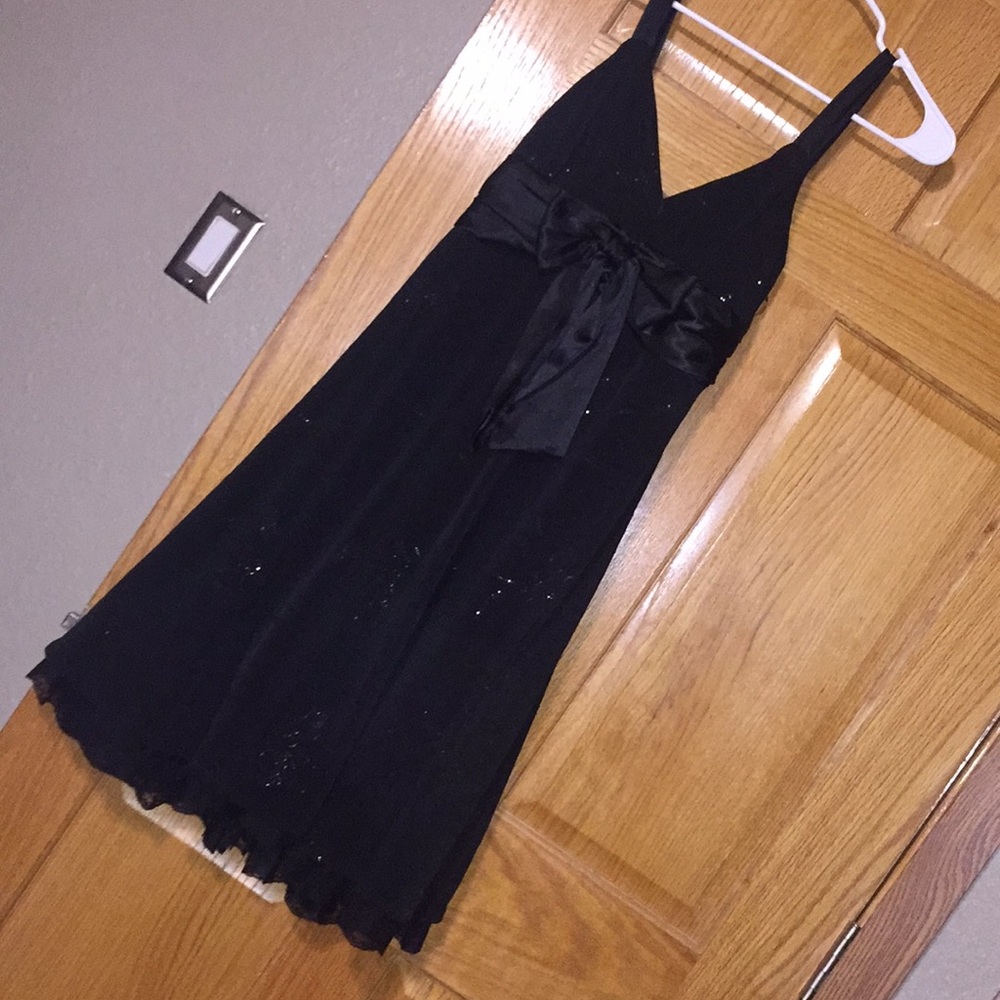 Medium black dress w/ faded sparkly flower detail